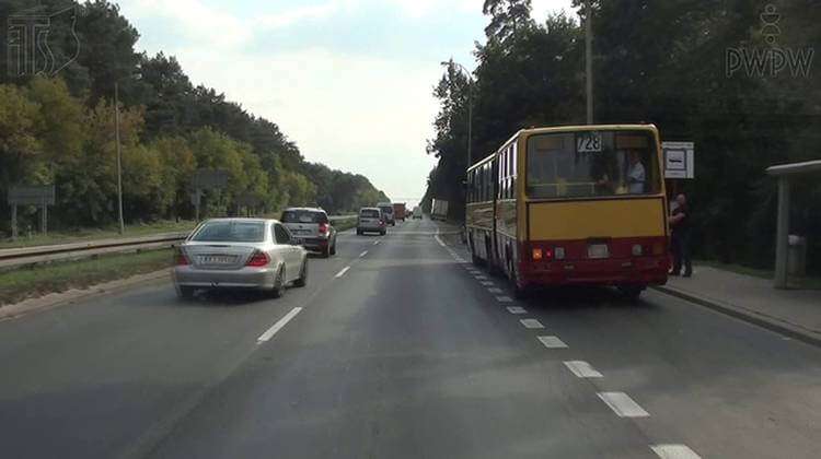 pytanie egzaminacyjne na prawo jazdy włączenie autobusu do ruchu