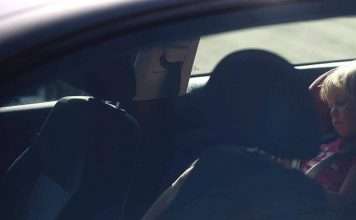 Czy można zbić szybę w samochodzie ratując dziecko