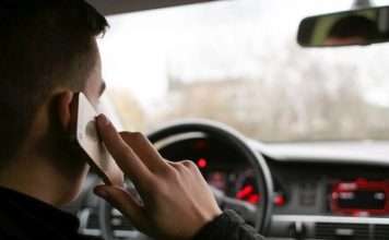 Korzystanie z komórki podczas jazdy