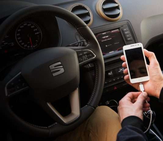 Odtwarzanie muzyki z telefonu w samochodzie Odtwarzanie muzyki z telefonu w samochodzie