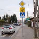 Używanie kierunkowskazów na pierwszeństwie łamanym