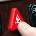 Używanie świateł awaryjnych Używanie świateł awaryjnych