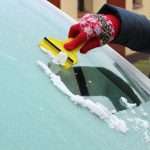 Jak usunąć szron aby nie uszkodzić szyby? Jak usunąć szron aby nie uszkodzić szyby?