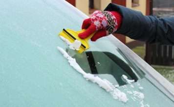 Jak usunąć szron aby nie uszkodzić szyby? Jak usunąć szron aby nie uszkodzić szyby?