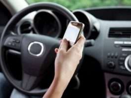 Czego nie wolno robić w trakcie jazdy samochodem? Czego nie wolno robić w trakcie jazdy samochodem?